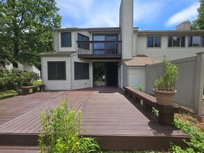 15 Lakeridge Dr in Huntington, NY - Foto de edificio - Building Photo