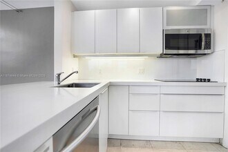 7735 Abbott Ave in Miami, FL - Building Photo - Building Photo