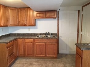 606 N Main St, Unit #8 in Holmen, WI - Foto de edificio - Building Photo