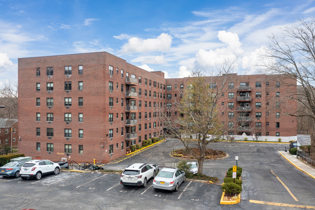 Tara Close Apartments in Mt Kisco, NY - Building Photo