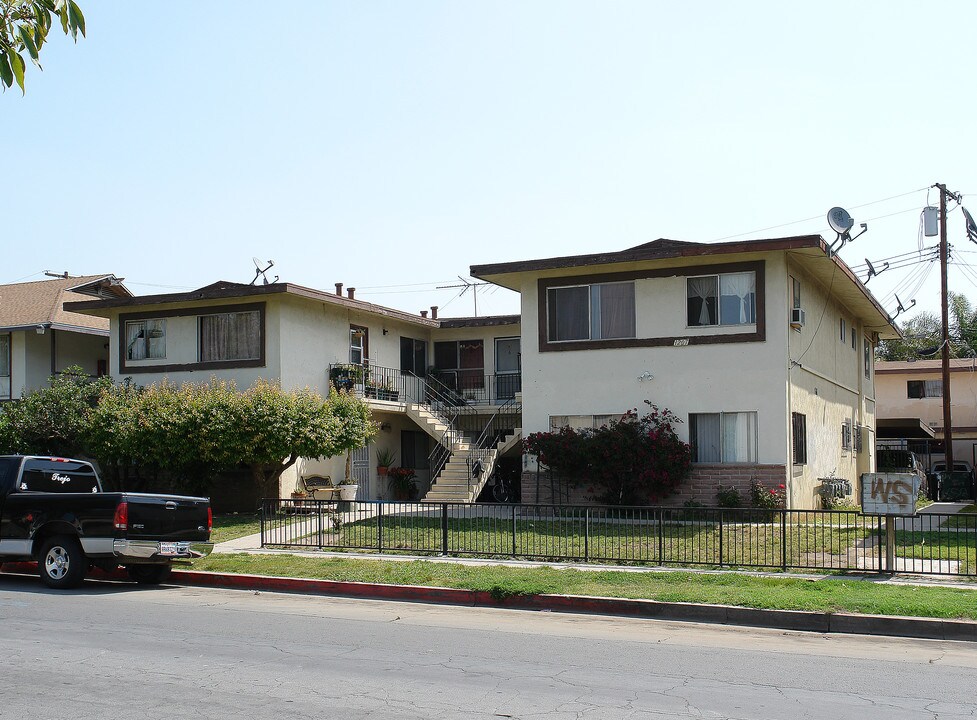 1207 Pacific Ave in Santa Ana, CA - Foto de edificio