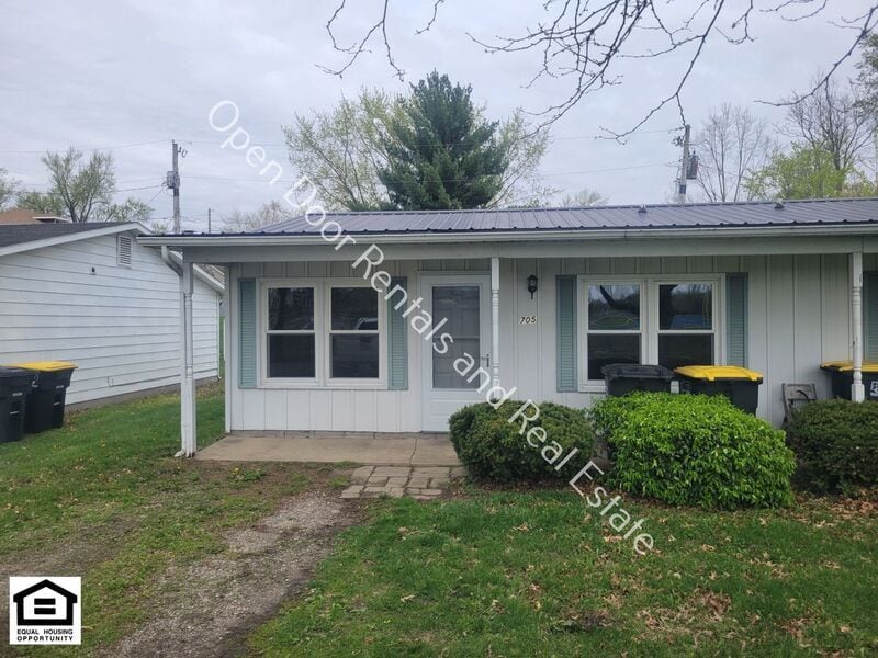 705 Lake Ave in Kendallville, IN - Building Photo