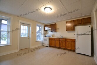 256 Western Ave, Unit 1E in Joliet, IL - Building Photo - Building Photo