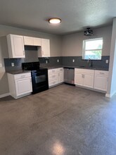 404 Scott St in Kerrville, TX - Building Photo - Building Photo