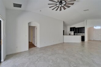 12055 Cardinal Flower Dr in Riverview, FL - Building Photo - Building Photo