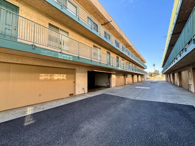 Orchard Plaza Apartments in Montebello, CA - Building Photo - Building Photo