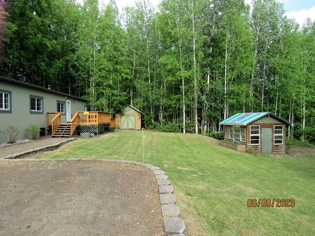 2735 Chena Hot Springs Rd in Fairbanks, AK - Building Photo - Building Photo