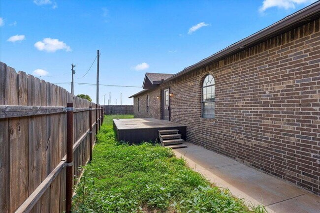 327 Hiracheta Dr in New Home, TX - Building Photo - Building Photo