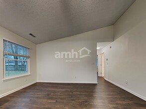528 Woodfield Cir in Avon, IN - Building Photo - Building Photo