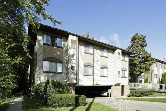 Treehouse South Apartments in East Lansing, MI - Building Photo - Building Photo