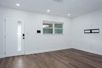 781 40th Ave NE in St. Petersburg, FL - Building Photo - Building Photo