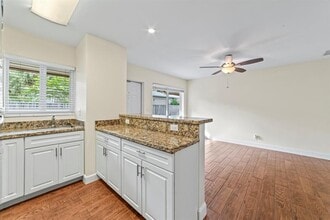 404 SE 16th St in Fort Lauderdale, FL - Foto de edificio - Building Photo