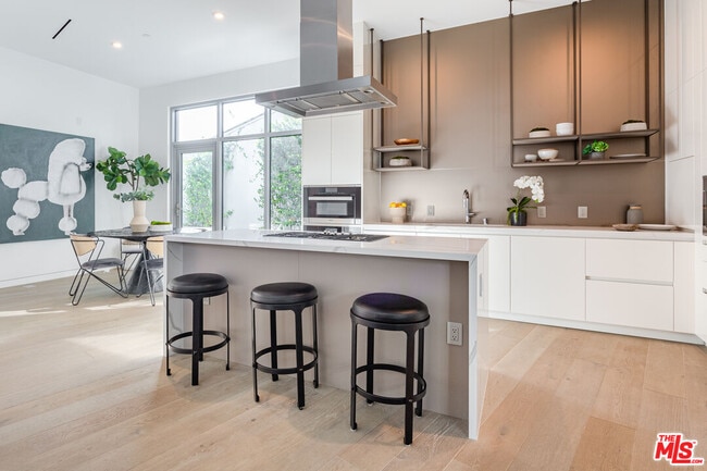 8600 Wilshire Blvd in Beverly Hills, CA - Building Photo - Building Photo