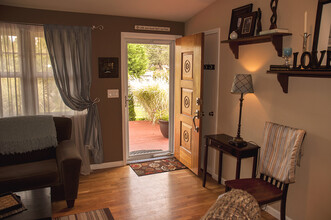 19226 80th Ave W in Edmonds, WA - Foto de edificio - Building Photo