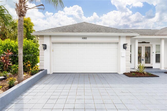 4902 N Travelers Palm Ln in Tamarac, FL - Building Photo - Building Photo
