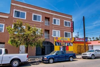 South Park Place Apartments in Los Angeles, CA - Building Photo - Interior Photo
