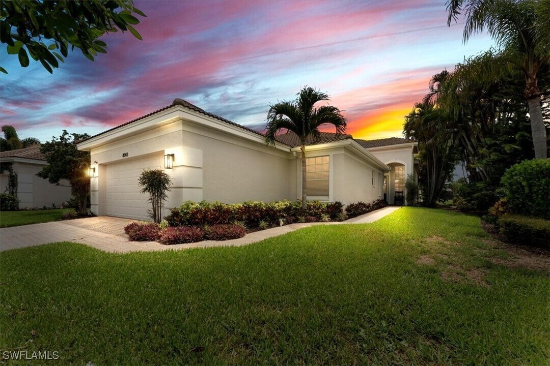 8541 Peppertree Way in Naples, FL - Building Photo