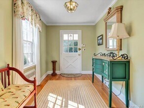 44 Griffing Ave in Westhampton Beach, NY - Building Photo - Building Photo