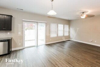 9337 Sloan Forest Dr in Charlotte, NC - Building Photo - Building Photo