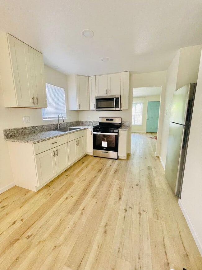 1812 Rose Ave in Modesto, CA - Building Photo - Building Photo