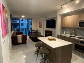 201 SW 17th Rd in Miami, FL - Building Photo - Building Photo