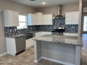 3929 Desert Bluff Dr in El Paso, TX - Building Photo - Building Photo