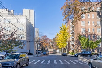 Fairfield Tenant Corp. in Bronx, NY - Building Photo - Building Photo