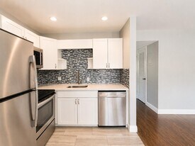 119 Sussex F in West Palm Beach, FL - Building Photo