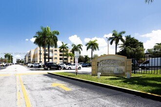 8320 NW 8th St in Miami, FL - Building Photo - Building Photo