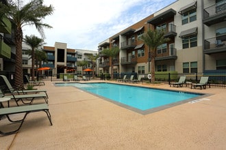 Urban Crest in Lake Jackson, TX - Building Photo - Building Photo