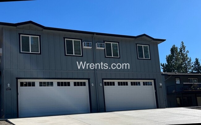 1312-1314 E Farwell Rd