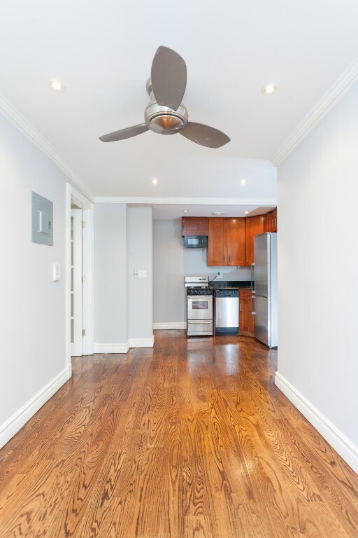 218 Avenue A in New York, NY - Building Photo - Building Photo