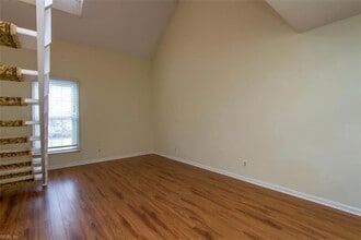 1210 Stockley Gardens, Unit 606 in Norfolk, VA - Foto de edificio - Building Photo