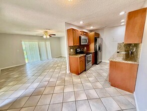 3741 NW 84th Ave in Sunrise, FL - Building Photo - Building Photo