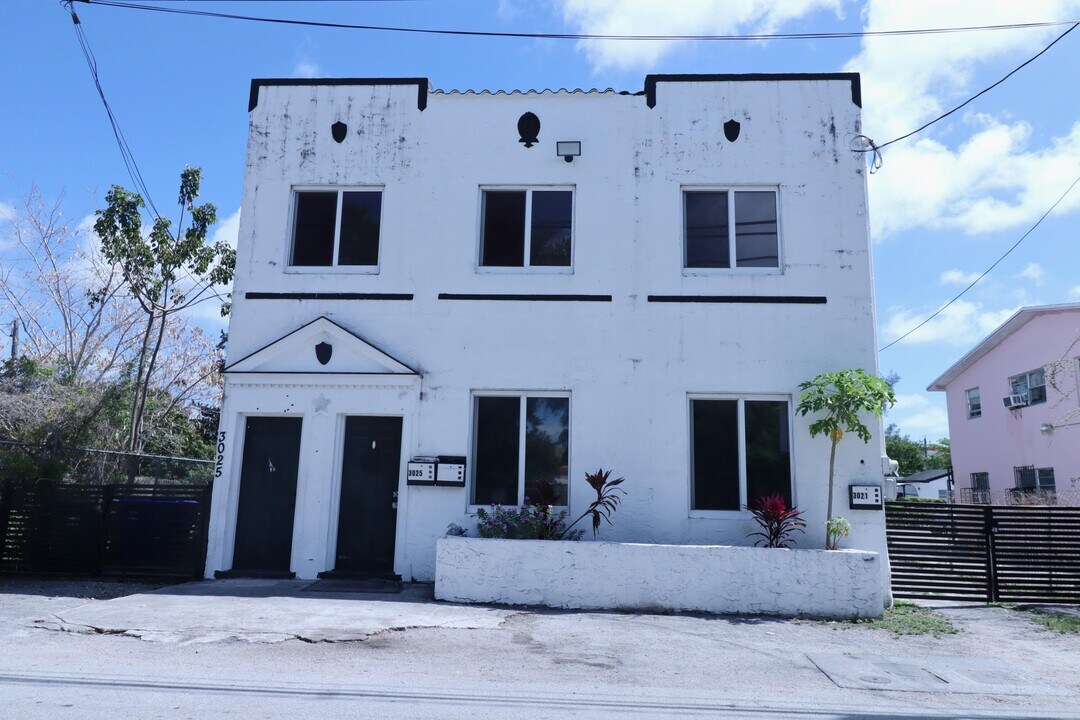 3025 NW 8th Ave in Miami, FL - Building Photo