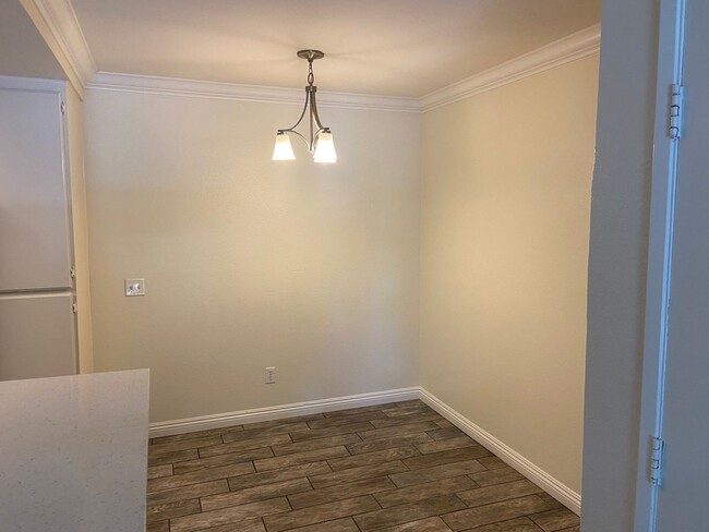 204 Woodland Pkwy in San Marcos, CA - Foto de edificio - Building Photo
