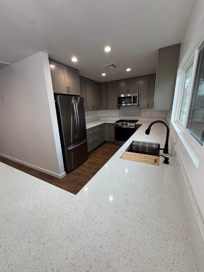 11905 Freeman Ave in Hawthorne, CA - Building Photo - Building Photo