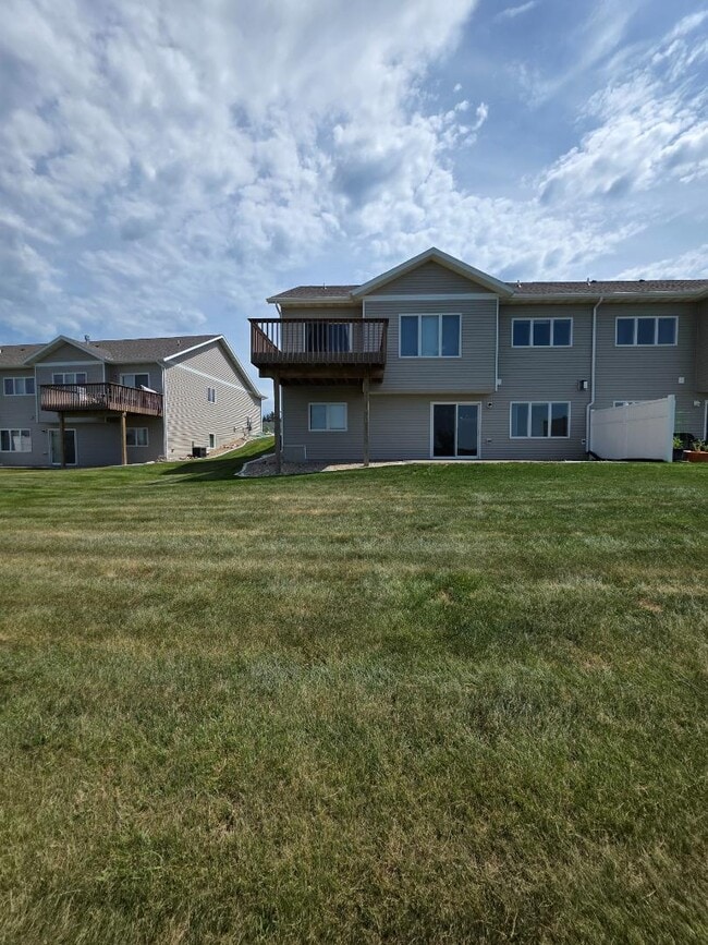 1628 Valley Dr in Bismarck, ND - Building Photo - Building Photo