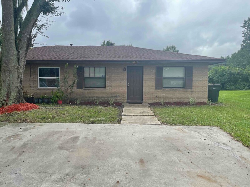 5647 Cherry Wood Cir in Lakeland, FL - Foto de edificio