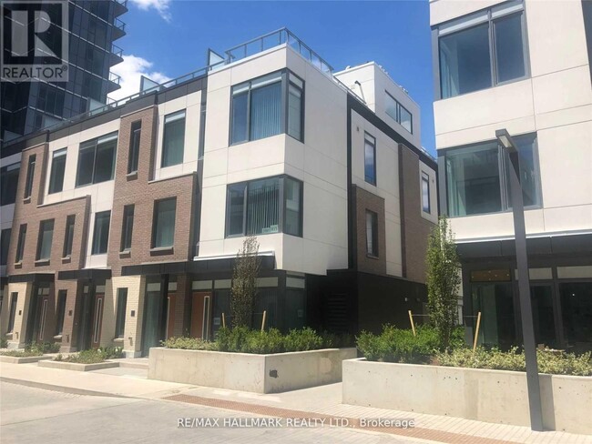 1010-1010 Portage Pkwy in Vaughan, ON - Building Photo - Building Photo