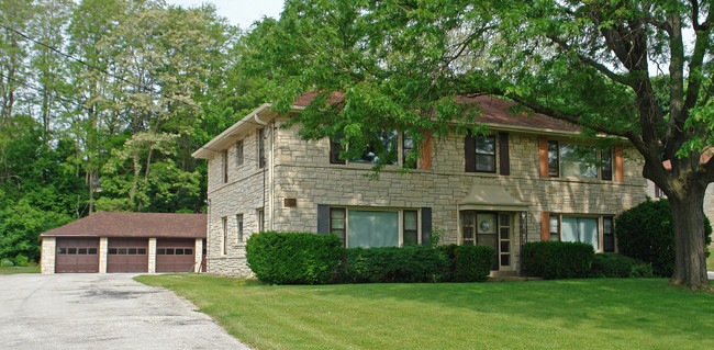 The Groves in Elm Grove, WI - Foto de edificio - Building Photo