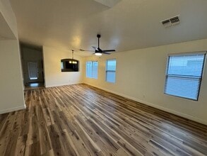 2432 W Tamarisk Ave in Phoenix, AZ - Foto de edificio - Building Photo
