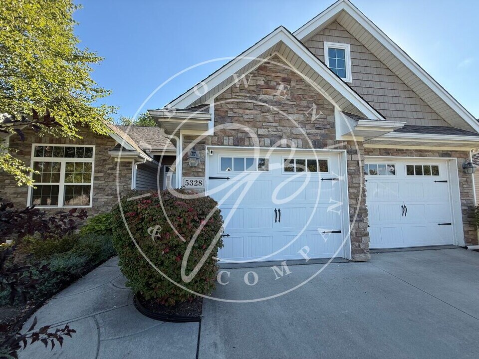 5328 Palisades Dr in Sylvania, OH - Building Photo