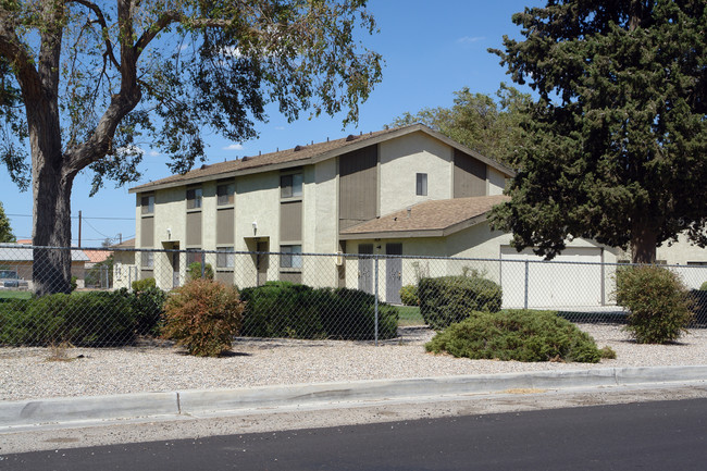 16416 Orange St in Hesperia, CA - Foto de edificio - Building Photo