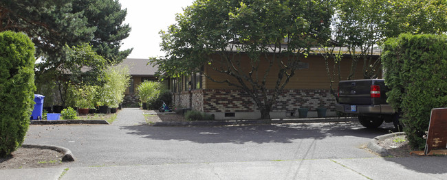4906-4912 SE 67th Ave in Portland, OR - Foto de edificio - Building Photo