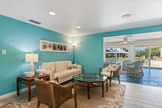 1070 10th St E in Boca Grande, FL - Building Photo - Building Photo