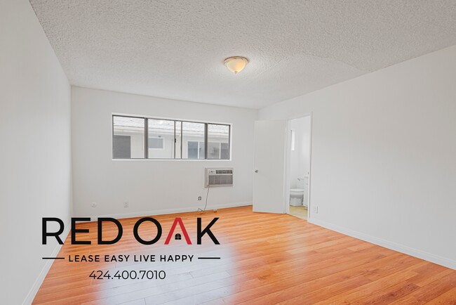 7010 Lanewood Ave in Los Angeles, CA - Building Photo - Building Photo