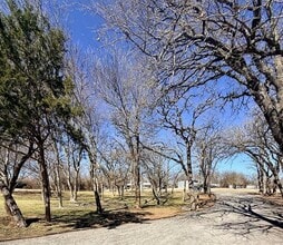 946 E 3rd St in Weatherford, TX - Building Photo - Building Photo