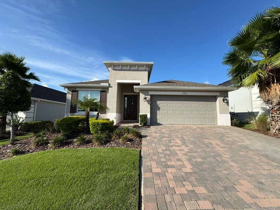 2382 Hickory Grove St in Minneola, FL - Building Photo