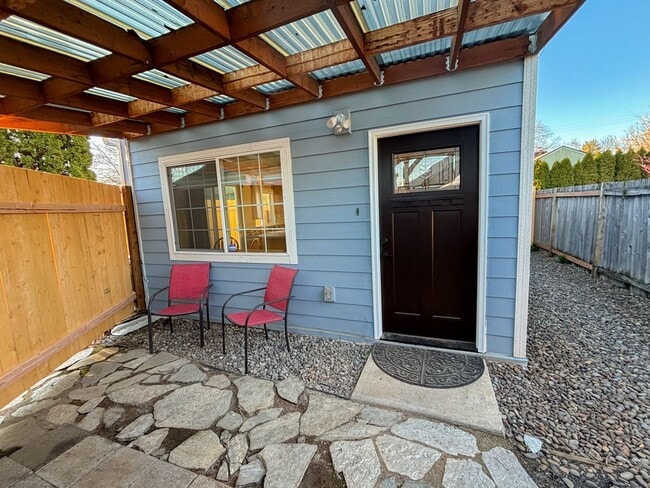 458 W Berkeley St in Gladstone, OR - Building Photo - Building Photo